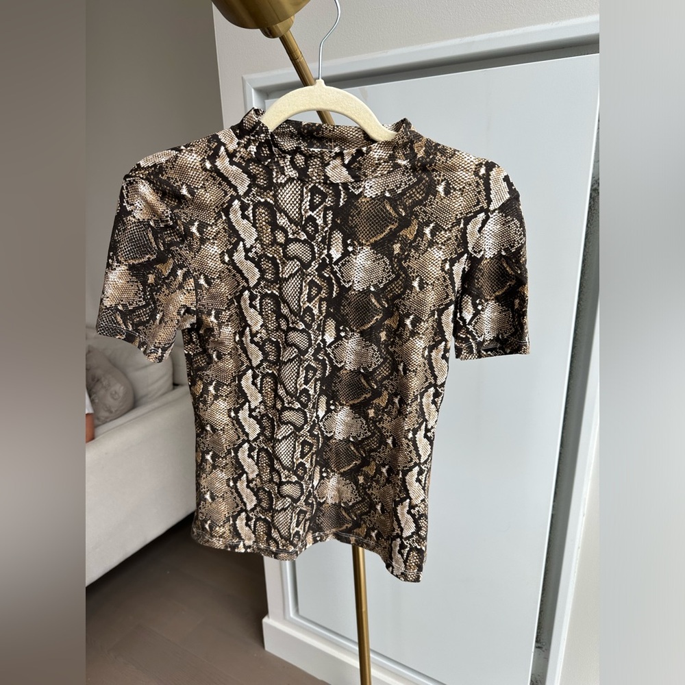 Free 2 B U US Size 4 (UK Size 8) Snake Print Top. Great Condition Only Worn Once